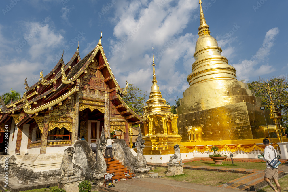 Fototapeta premium Wihan Lai Kham temple and the Chedi Phrathatluang in the Wat Phra Singh Temple in Chiang Mai, Thailand 