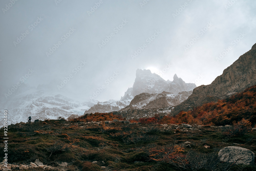 Naklejka premium Man & Mountain