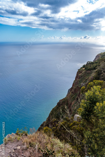 Obraz na płótnie View of the ocean and coastline from the glass-floored Cabo Girao lookout on Madeira Island w salonie