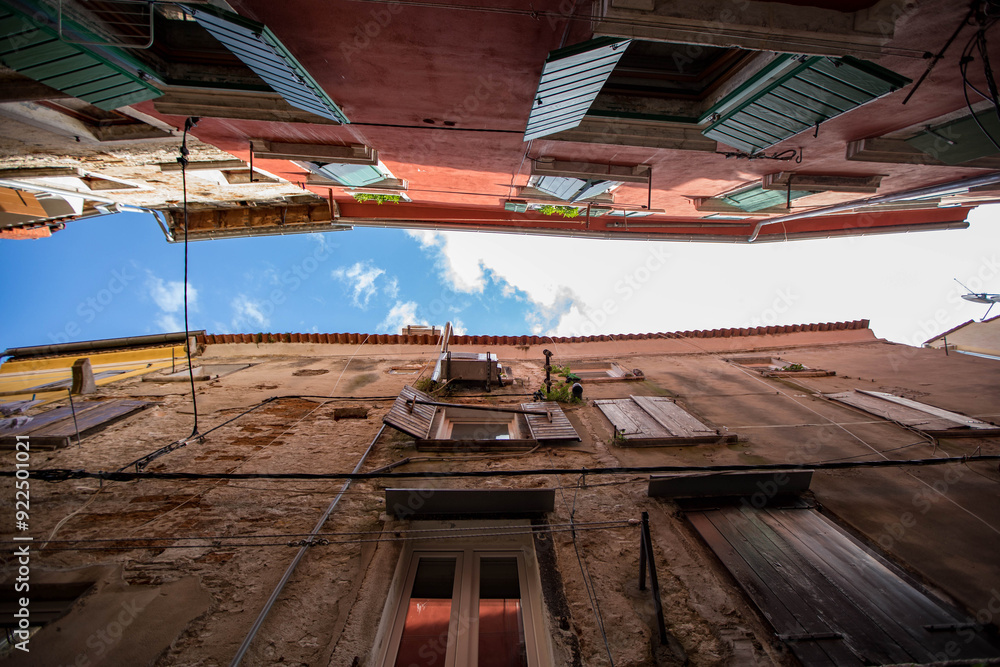 Fototapeta premium looking up in a narrow street in Rovinj, Croatia