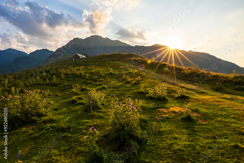 Coucher de soleil sur le GR10 au niveau du plateau de Superbagnères photo