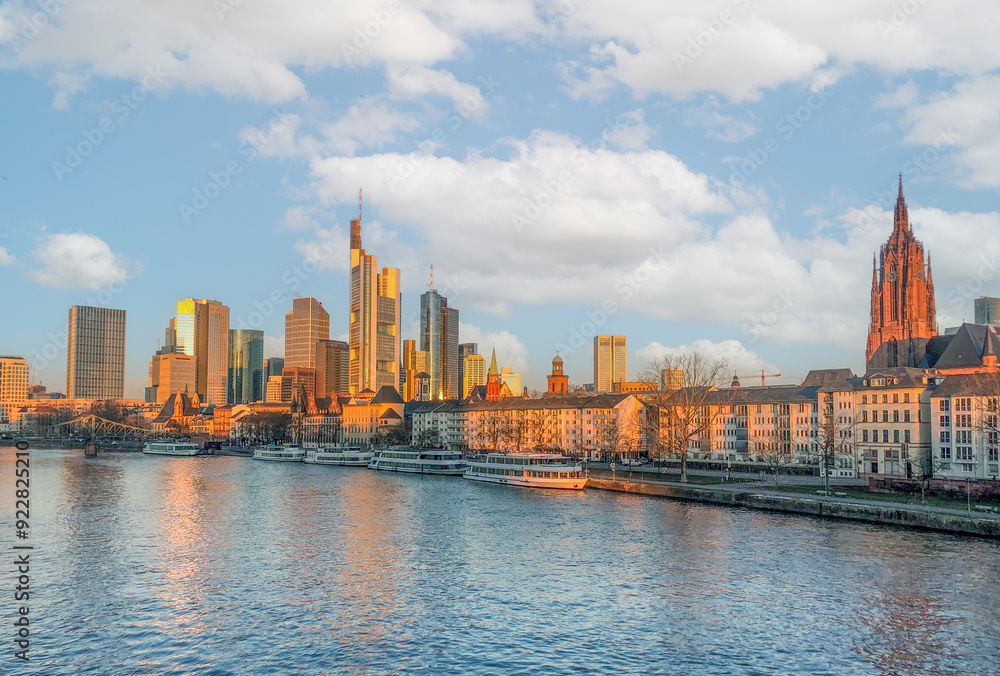 Naklejka premium Frankfurt skyline with river Main in morning light