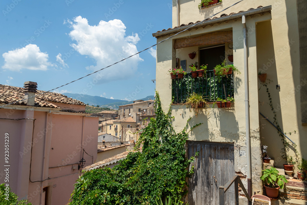 Obraz premium Vista panorámica de Altomonte, comuna de la provincia de Cosenza, en la región de Calabria. Italia