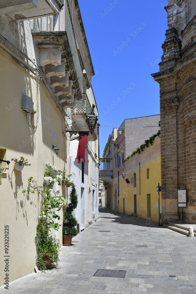 Obraz premium A narrow street in the historic center of Nardò, a tourist town in Puglia in Italy.