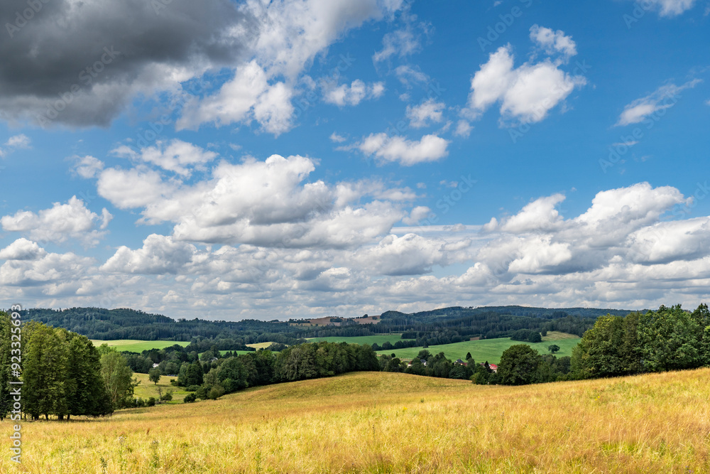Fototapeta premium Die Landschaft im Schluckenauer Zipfel mit der Gemeinde Lobendava
