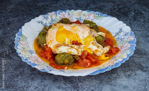 Obraz na płótnie Fried tomatoes and peppers with eggs. Turkish cuisine. w salonie