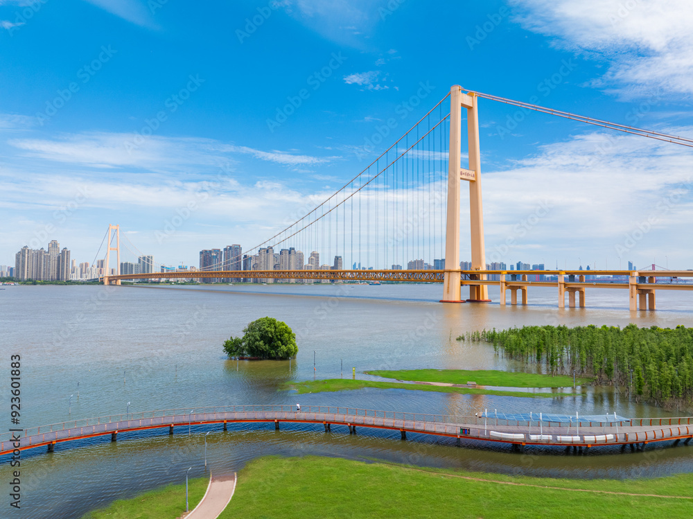 Fototapeta premium Summer scenery of Hongshan River Beach in Wuhan