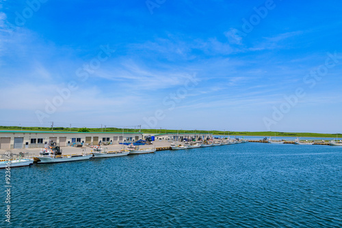 道東サロマ湖の小さな漁港 栄浦漁港
 photo