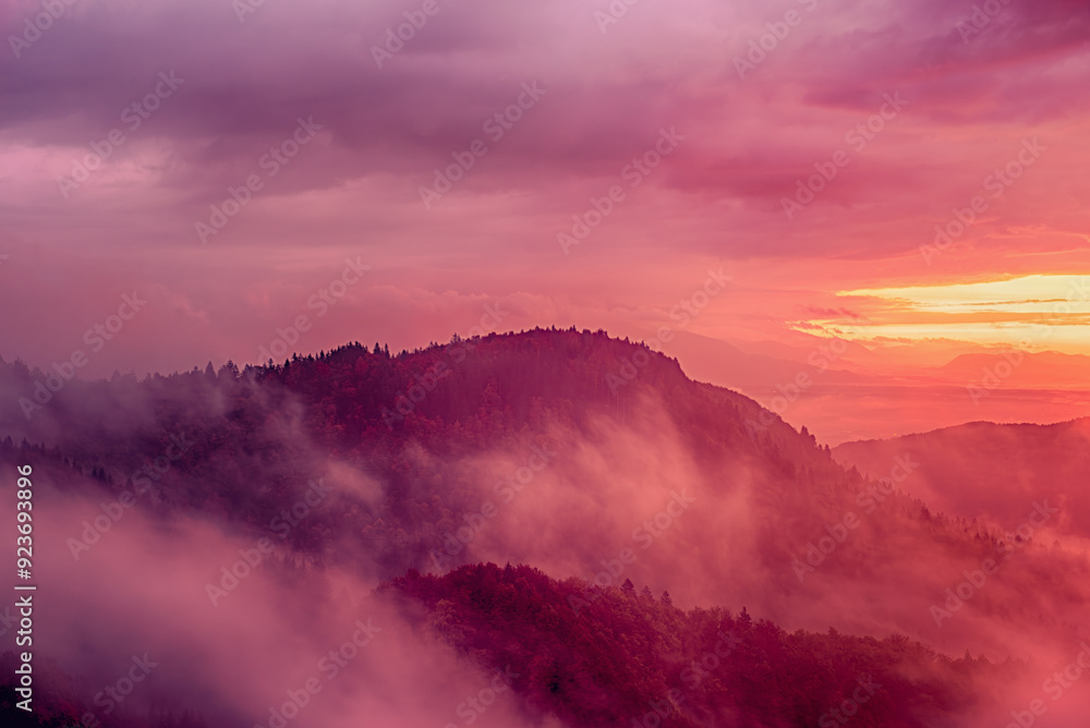 Fototapeta premium Misty mountain landscape