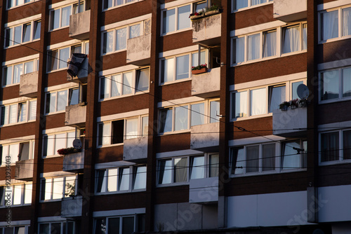 edificio con luz de sol 