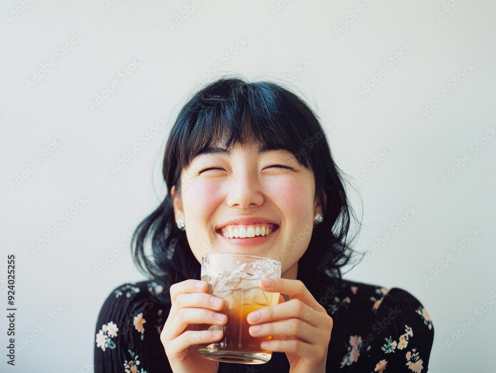 女, 女性, 笑顔, コップ, グラス, お茶, 麦茶, 烏龍茶, 飲み物, お茶を飲む女性, 飲み物を飲む女性, Woman, female, smiling, cup, glass, tea, barley tea, oolong tea, drink, tea drinking woman, drinking woman 女, 女性, 笑顔, コップ, グラス, お茶, 麦茶, 烏龍茶, 飲み物, お茶を飲む女性, 飲み物を飲む女性, Woman, female, smiling, cup, glass, tea, barley tea, oolong tea, drink, tea drinking woman, drinking woman