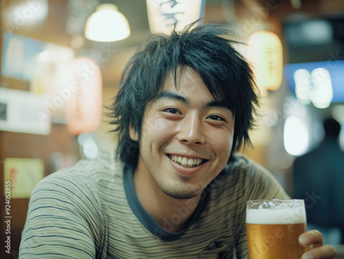 男, 男性, 笑顔, 休日, お酒, ビール, 居酒屋, ビールを飲む男性, 酔う, 幸福, Man, male, smiling, holiday, drinking, beer, tavern, man drinking beer, drunk, happy photo