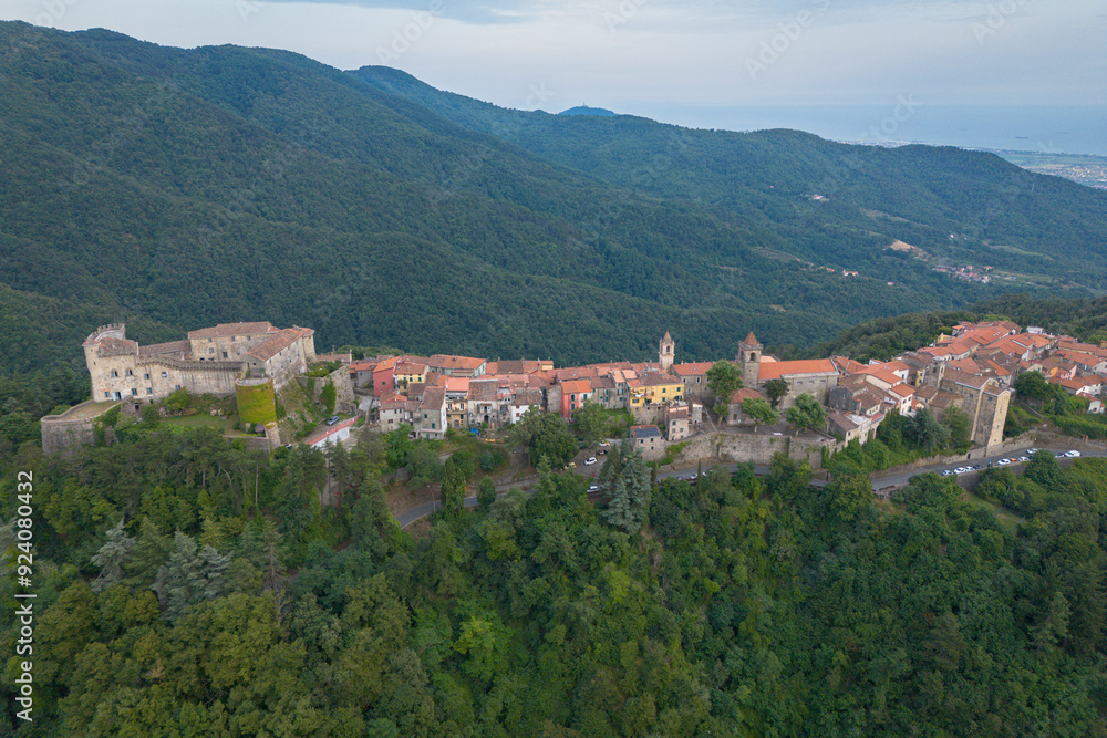 Obraz premium Magnificent view of the medieval town of Fosdinovo, Italy, built on top of a hill