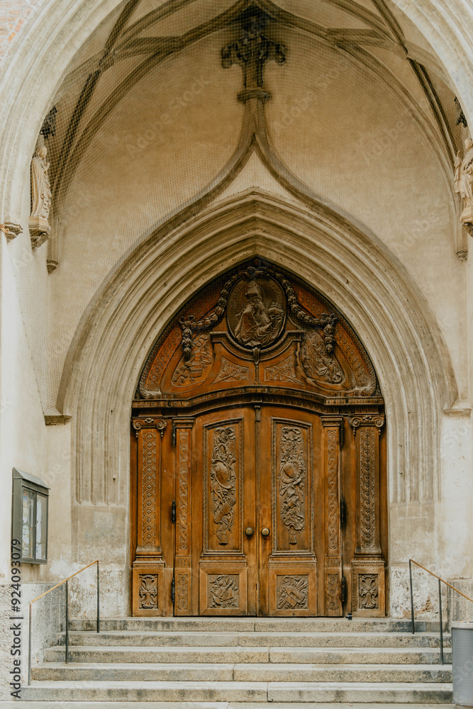 Fototapeta premium Iconic Frauenkirche in Munich, Germany – Gothic Architecture and Stunning City Views