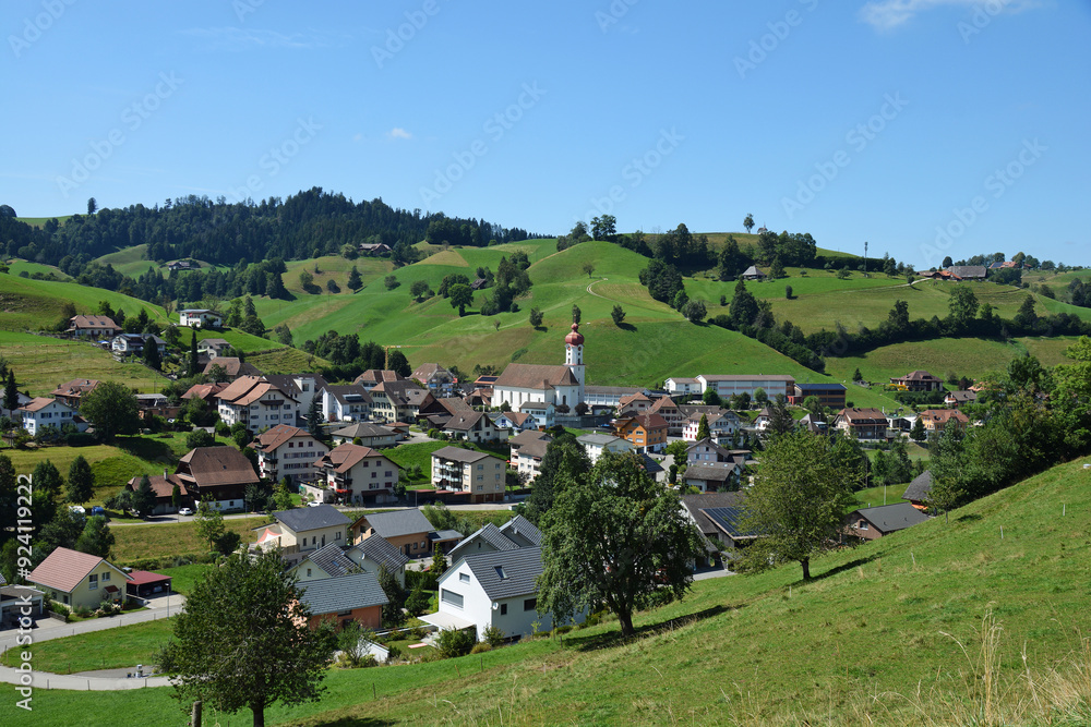 Blick auf das Dorf Luthern im Kanton Luzern, Schweiz Blick auf das Dorf Luthern im Kanton Luzern, Schweiz