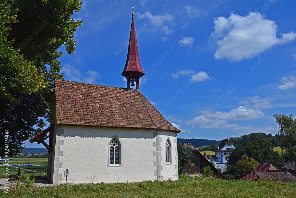 Fototapeta premium Die gotische Wyher Kapelle bei Ettiswil, Kanton Luzern