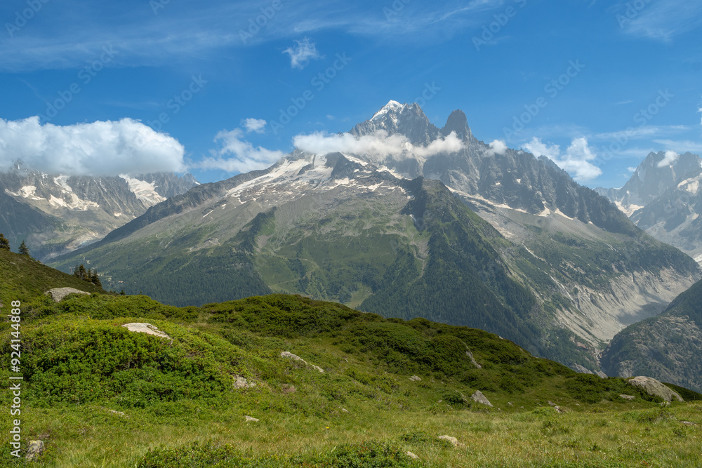 Fototapeta premium La montagne du Mont Blanc à Chamonix en France