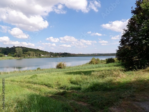 Eine Radtour rund um den Süssen See im Mansfelder Land mit Blick auf das Schloss Seeburg, die fleckenkirche St Nikolai, den Halden und den Bindersee Rollsdorf photo