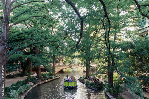 Quadro su tela Riverboat on the San Antonio River Walk, San Antonio, Texas, United States of America