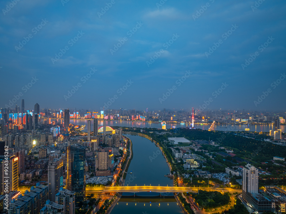 Fototapeta premium Skyline view of Wuhan City landmark