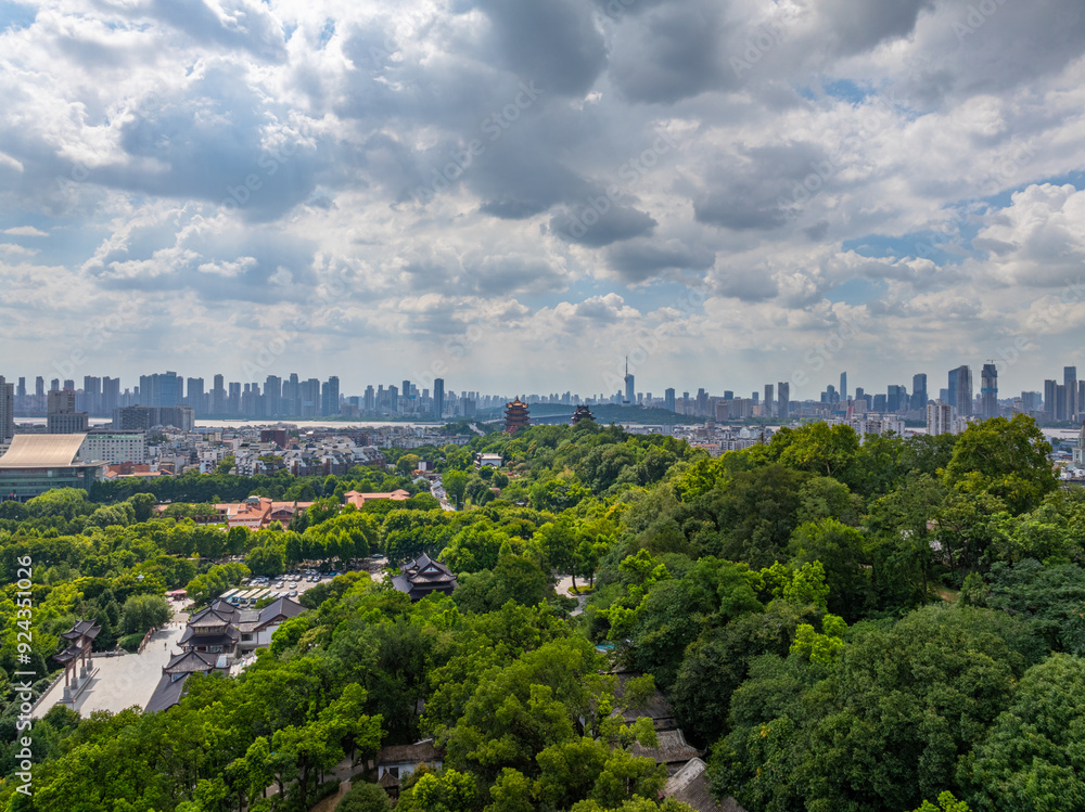 Fototapeta premium Skyline view of Wuhan City landmark