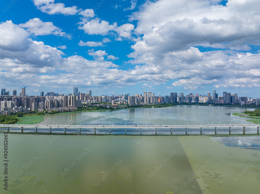 Obraz premium Skyline view of Wuhan City landmark