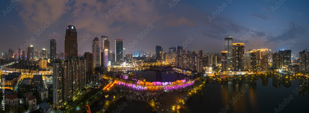 Fototapeta premium Skyline view of Wuhan City landmark