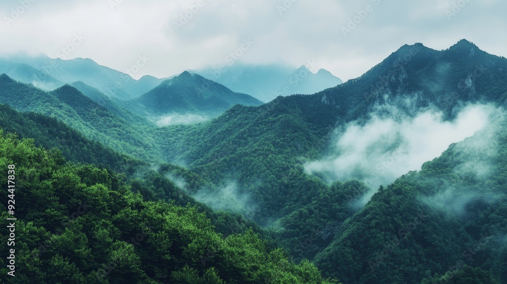 Obraz premium Majestic Mountain Peaks under Clear Blue Sky - Scenic Beauty of Natureâ€™s Peaks and Valleys