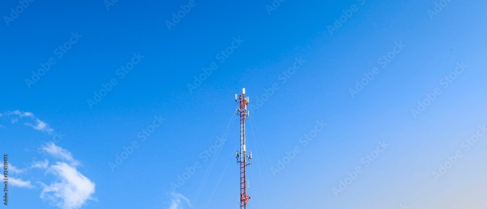 Obraz premium Internet signal towers that connect transportation widely and are important to humanity.