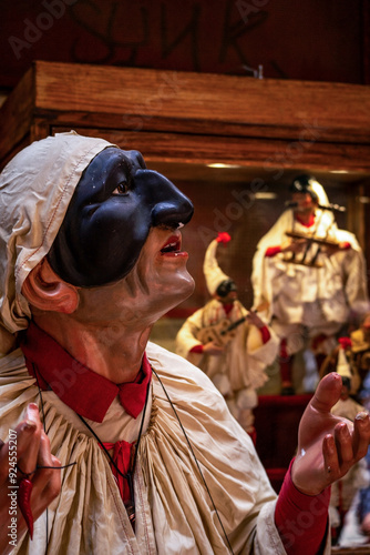 Obraz na płótnie Traditional Italian Pulcinella Puppet With Dramatic Expression in Naples, Souvenir on display in Italy w salonie