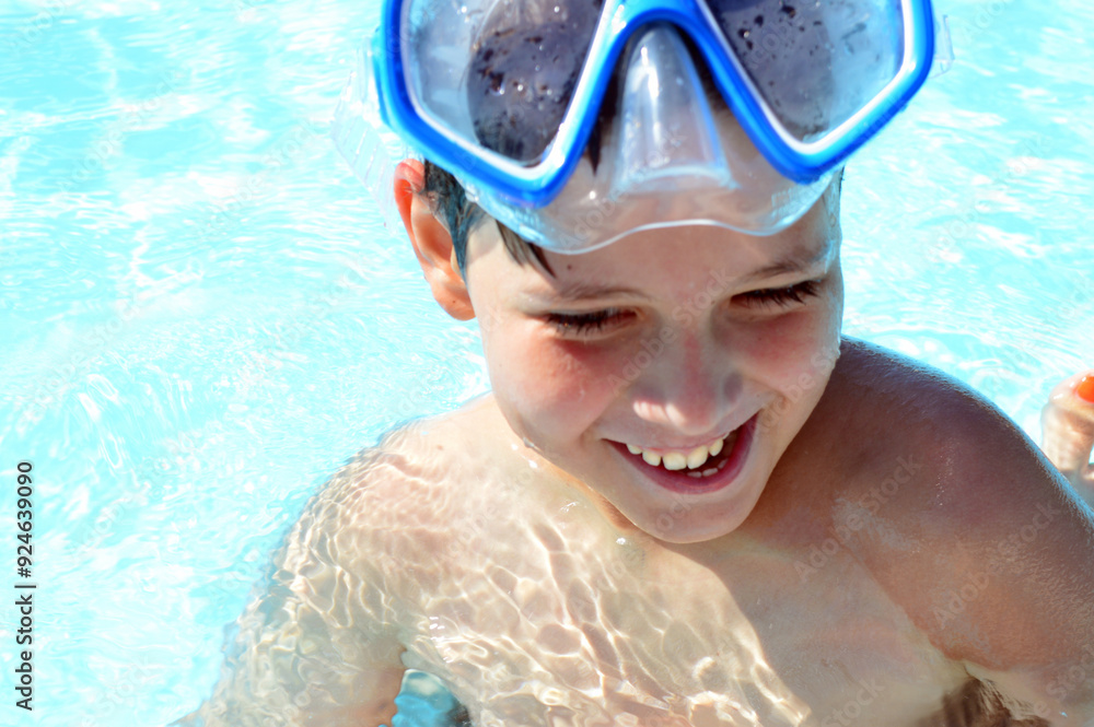 Naklejka premium The girl is sitting on the bed