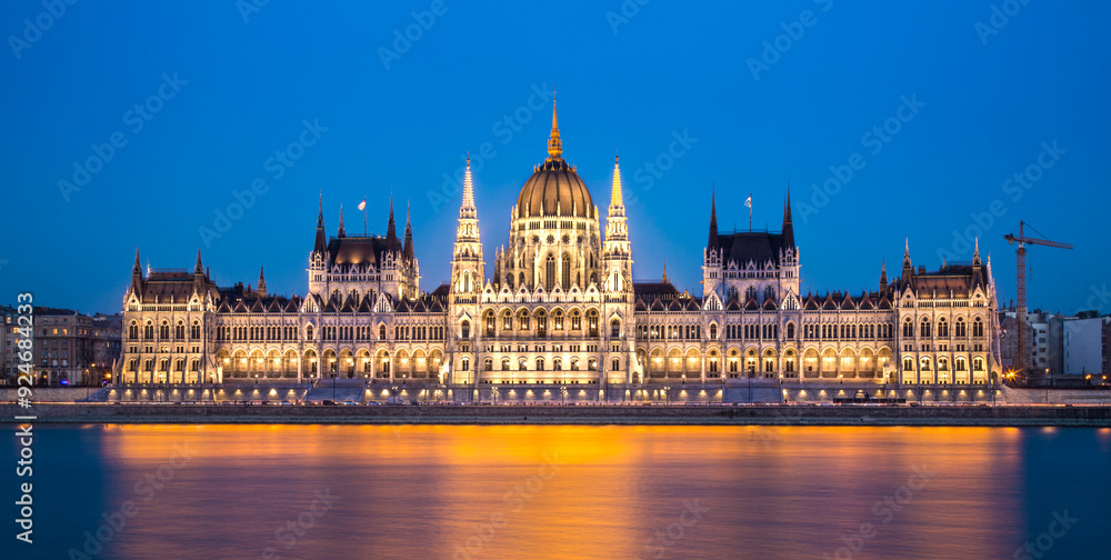 Fototapeta premium hungarian parliament building