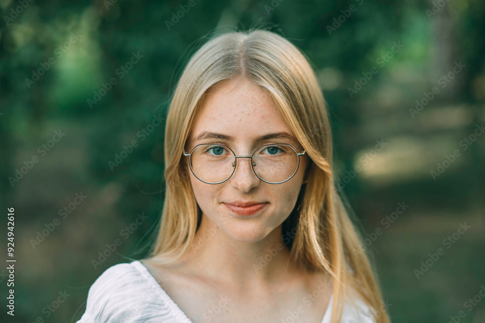 From Flaws to Strength: A Teen's Perspective on Acne and Confidence From Flaws to Strength: A Teen's Perspective on Acne and Confidence