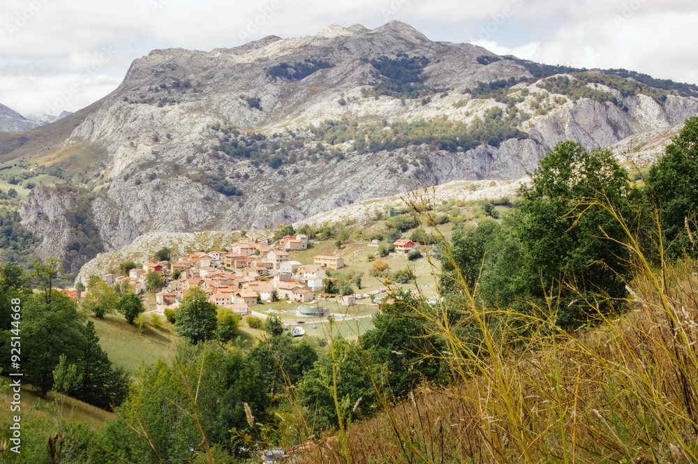 Obraz premium Idyllic Sotres Village Nestled in the Picos de Europa (