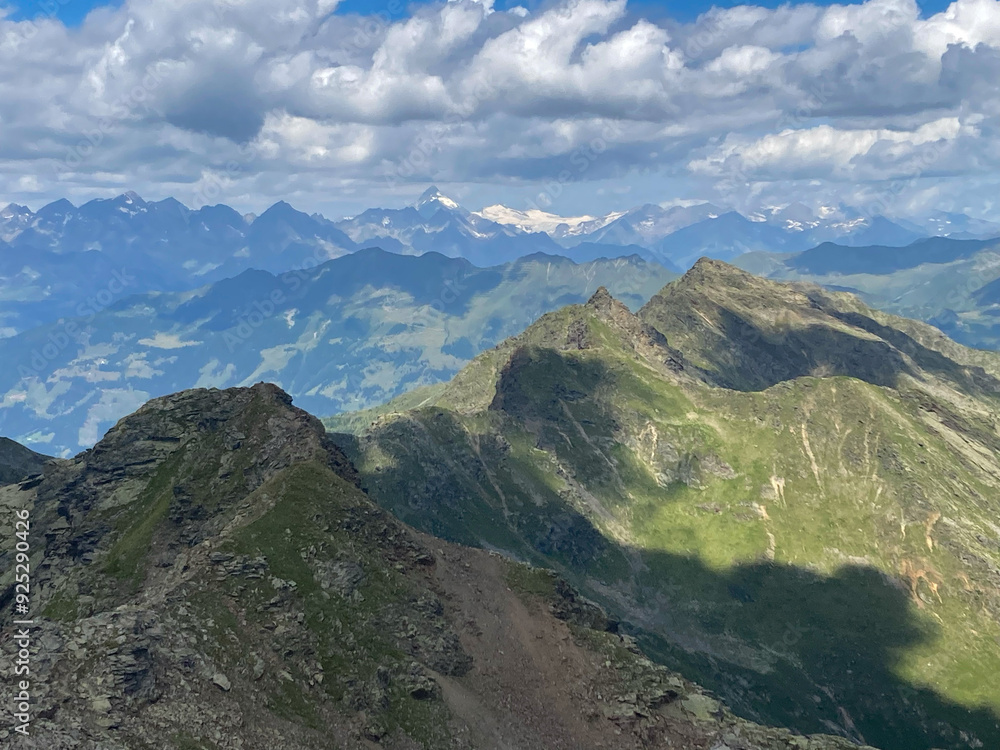 Alpengipfel der Tauern gesehen von Süden, Osttirol, Österreich