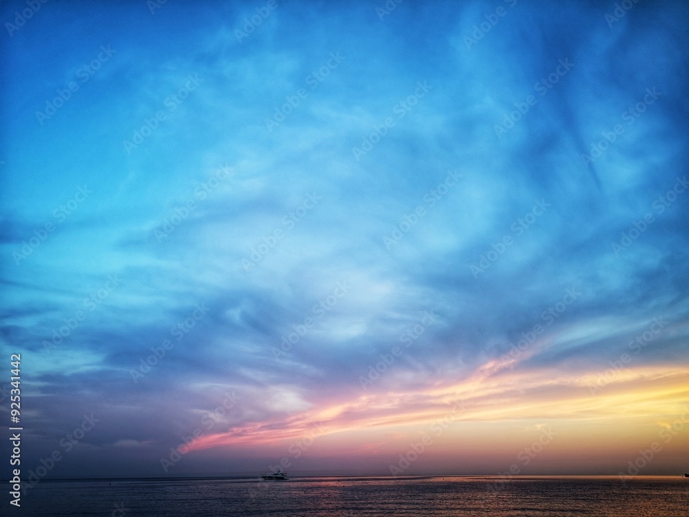 Fototapeta premium sunset over the sea