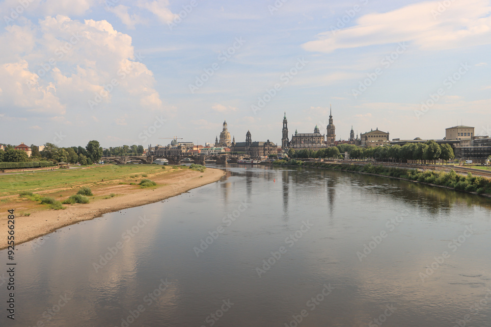 Dresdner Elbpanorama von der Marienbrücke gesehen Dresdner Elbpanorama von der Marienbrücke gesehen