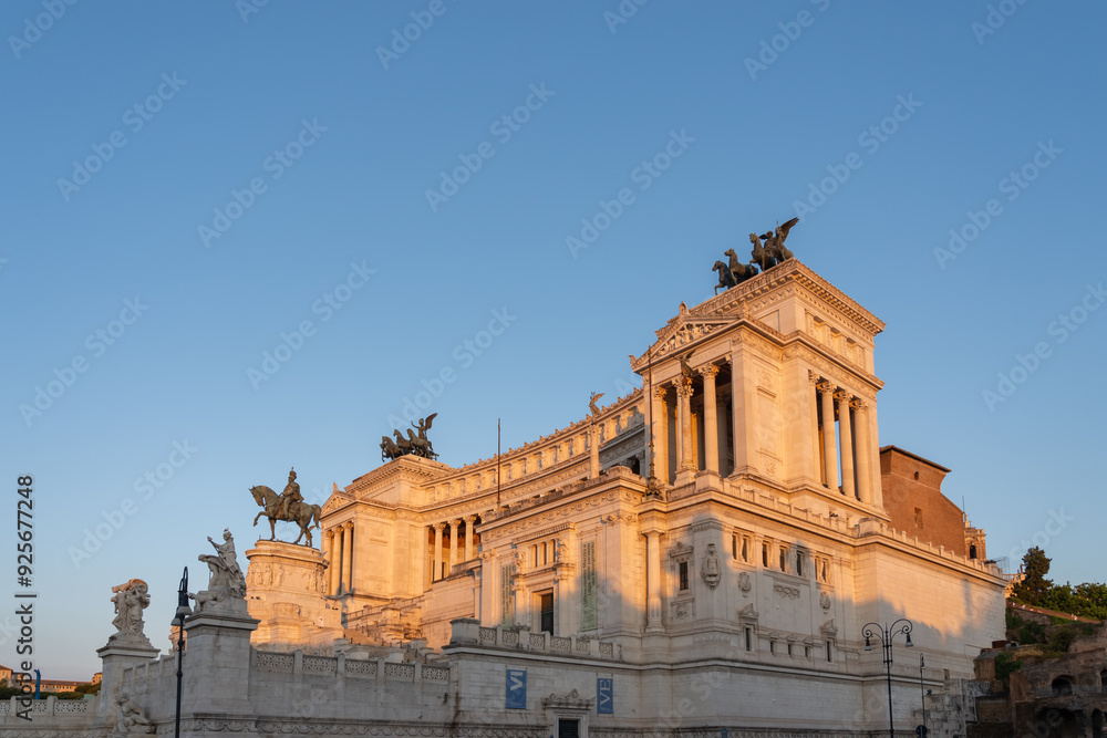 Obraz premium Rome, Italy - August 12, 2024: The Victor Emmanuel II National Monument (Vittoriano) in Rome, Italy. Vittoriano is a national monument to honour Victor Emmanuel II, the first king of a unified Italy.