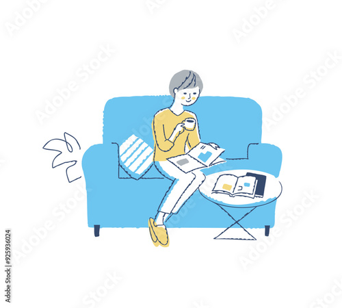 ソファーに座って雑誌を見ながらコーヒを飲んでいる女性