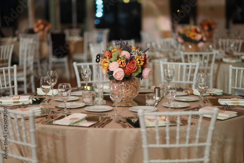 Obraz na płótnie Rustic boho wedding table setting with sunflowers and burlap w salonie