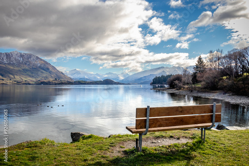 Wanaka lake and mountain ranges