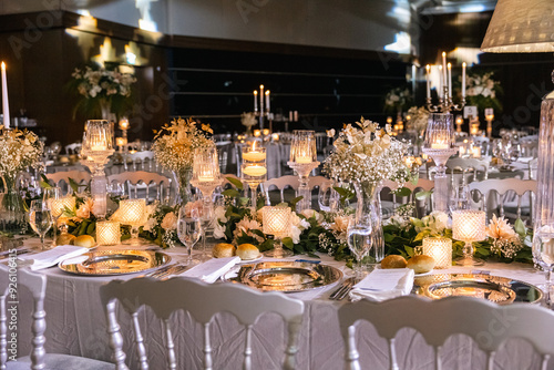 Obraz na płótnie Elegant Wedding Table Setting with Candles and Floral Centerpieces w salonie