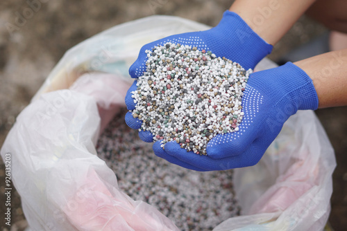Obraz na plátně Close up hands hold mixed chemical fertilizer