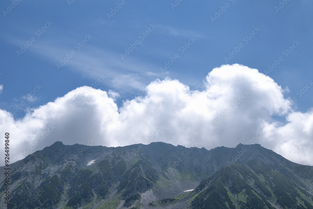 夏の立山、白い雲が沸き上がる、富士ノ折立、大汝山、雄山、 夏の立山、白い雲が沸き上がる、富士ノ折立、大汝山、雄山、