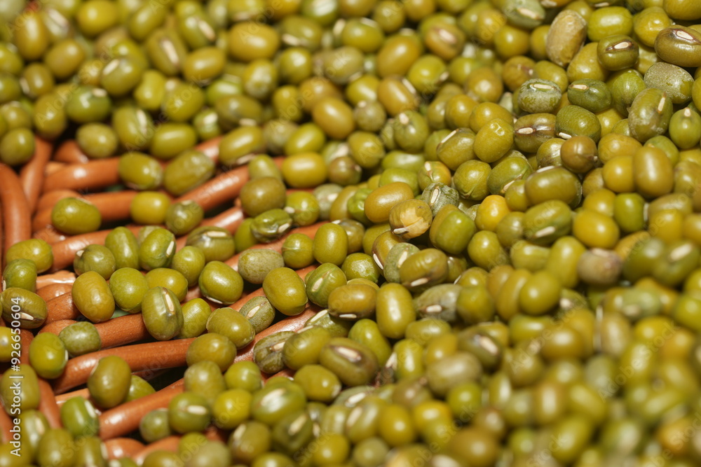 Mung beans (Vigna radiata) are small, green legumes widely cultivated for their high nutritional value and versatility in cooking. Native to Asia|綠豆 Mung beans (Vigna radiata) are small, green legumes widely cultivated for their high nutritional value and versatility in cooking. Native to Asia|綠豆