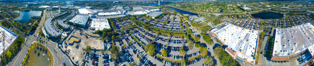 Obraz premium Overhead aerial panoram of a big car parking
