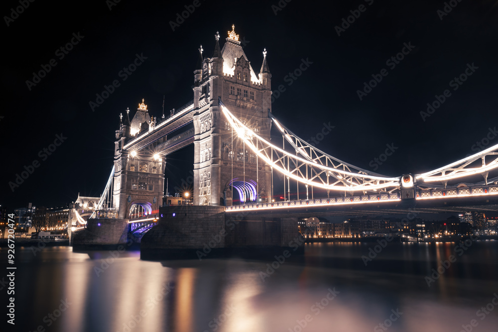 Obraz premium tower bridge at night