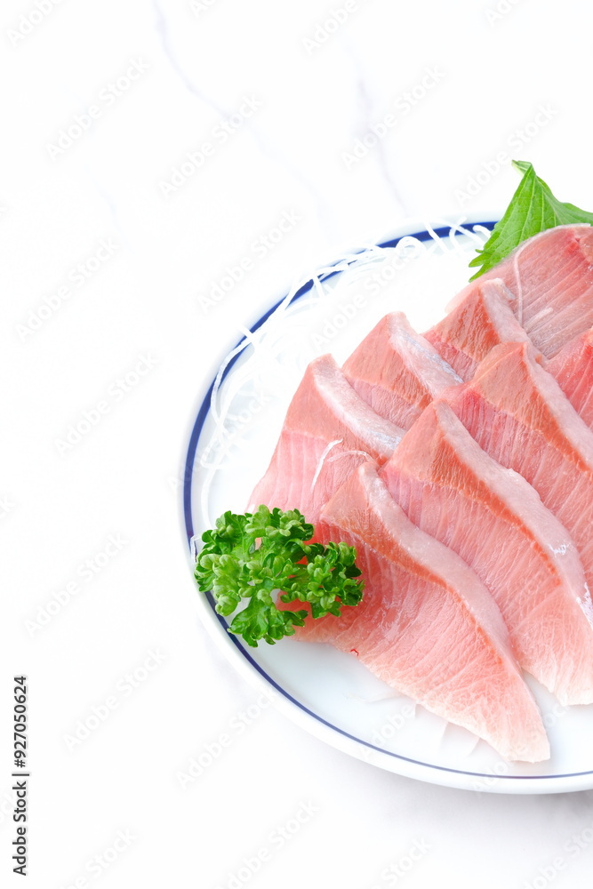 よく脂がのって美味しそうな、天然ブリのお刺身
