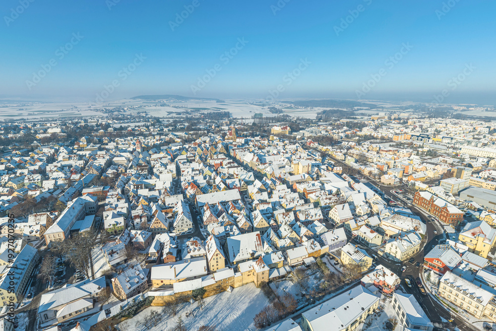 Obraz premium Ausblick auf die Altstadt von Weißenburg in Mittelfranken im Winter