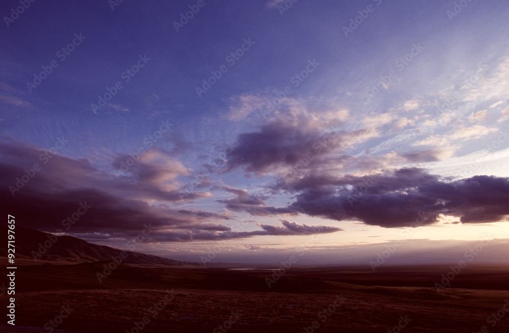 Obraz premium sunset over the mountains